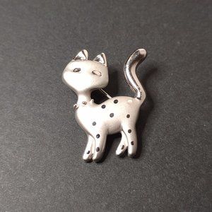 Silver Tone Metal Spotted Cat Brooch